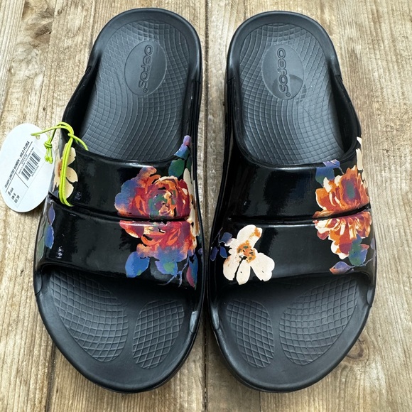 OOFOS Shoes - OOfos Women's Ooahh Limited Slide Sandal - WILD FLORA SIZE 8 $80